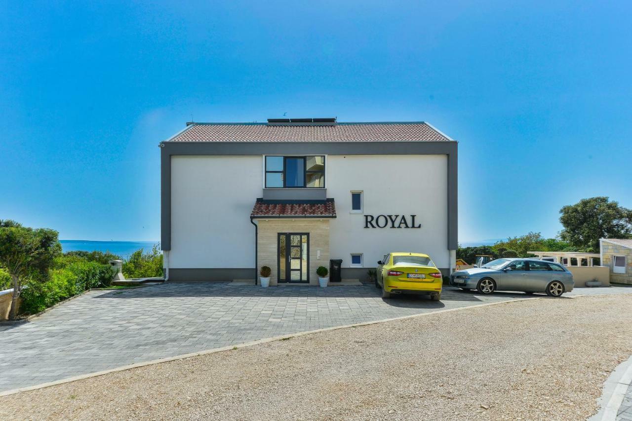 Royal Apartments โนวาลยา ภายนอก รูปภาพ